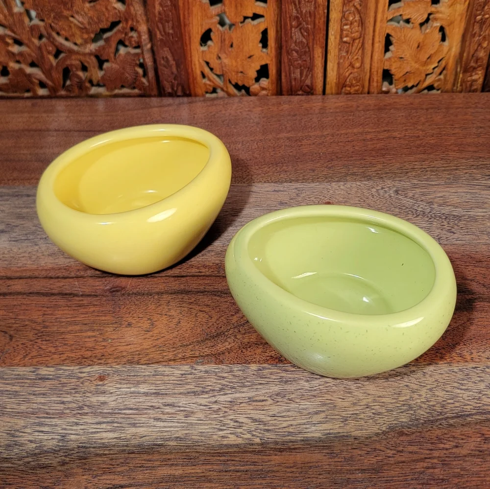 Williams Sonoma Green and Yellow Speckled Egg / Oblong Shaped Ramekins, Set of 2